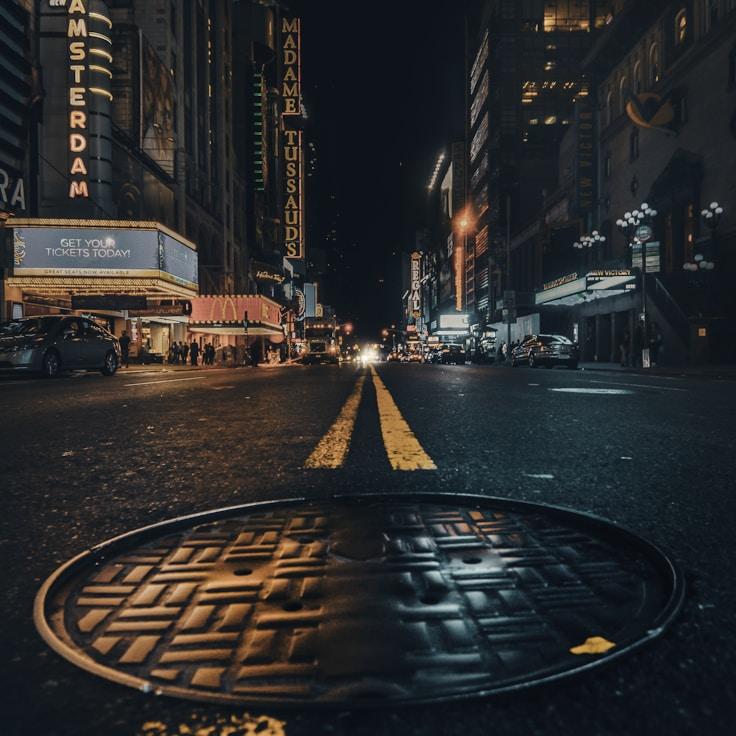 Parents evaluating schools in Netherlands